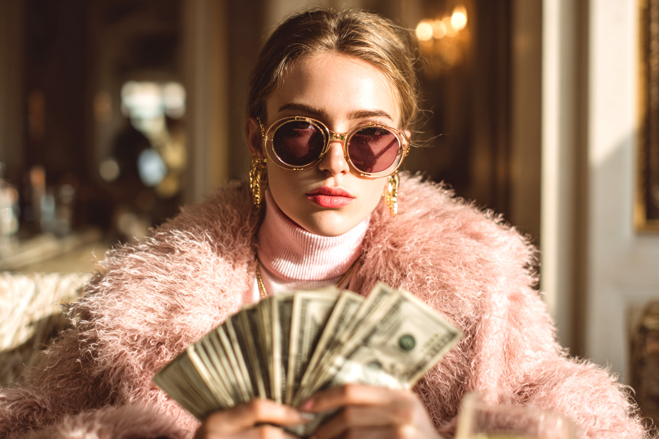 People Who Pretend to Be Rich but Are Actually Broke Often Display These 5 Behaviors