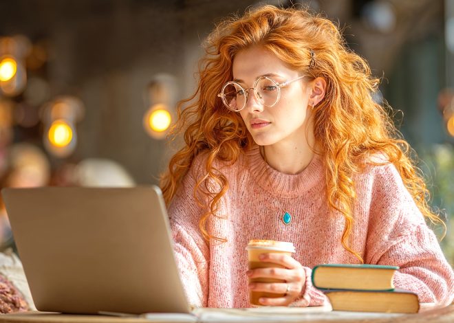 7 Side Hustles Students Can Start In 2025